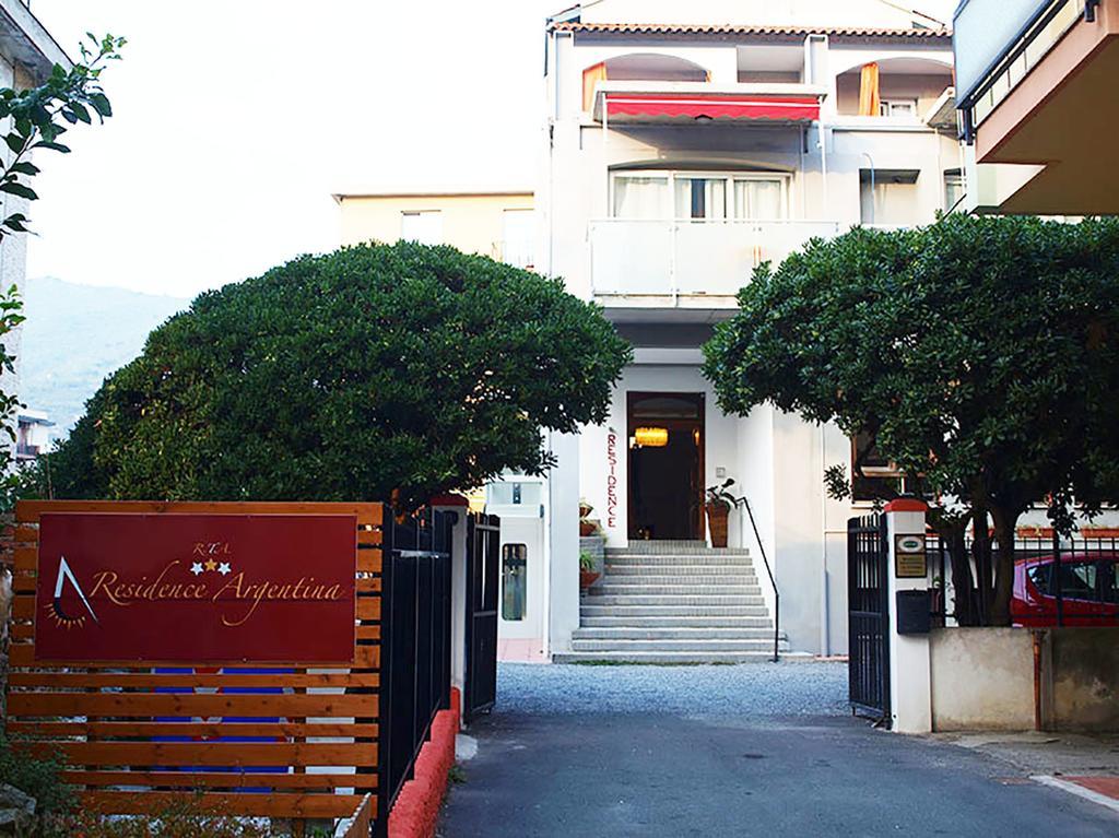 Residence Argentina R.T.A. Spotorno Bagian luar foto