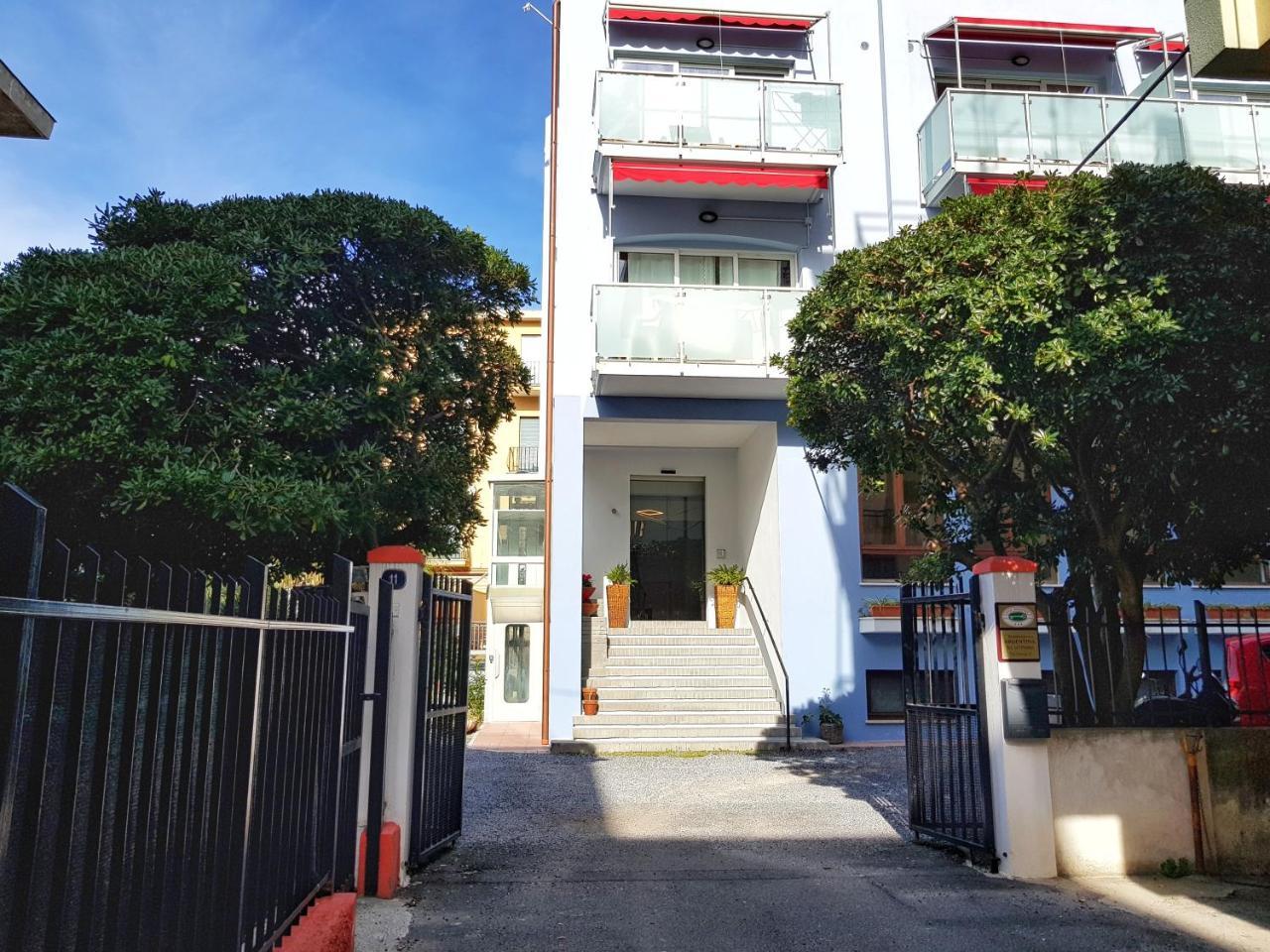 Residence Argentina R.T.A. Spotorno Bagian luar foto